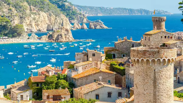 Escapada en la Costa Brava con media pensión, en Tossa de Mar