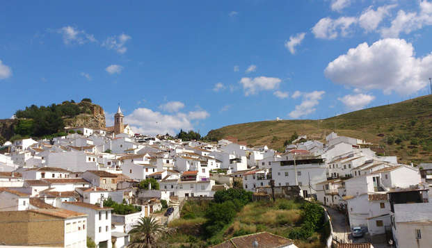 Escapada romántica con chimenea, desayuno gratis y detalle de bienvenida en la Sierra de Málaga