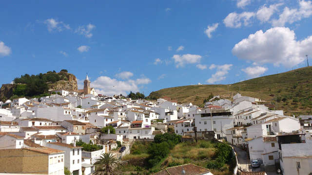 Escapada romántica con chimenea, desayuno gratis y detalle de bienvenida en la Sierra de Málaga