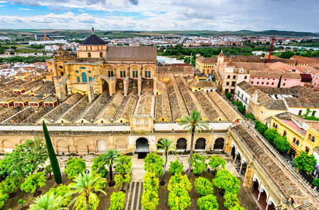Verblijf in een hotel gelegen op 15 minuten rijden van Córdoba met gratis ontbijt