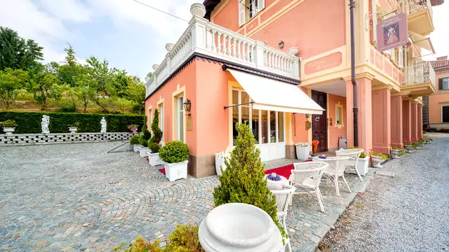 Week-end romantique dans une villa du XIXe siècle dans le Piémont avec jacuzzi dans la chambre