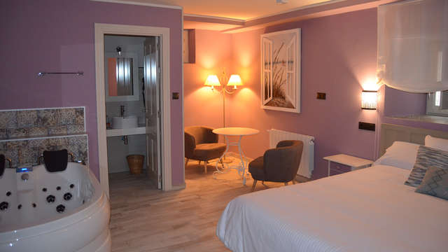 Escapada Romántica en Santillana del Mar con jacuzzi en la habitación