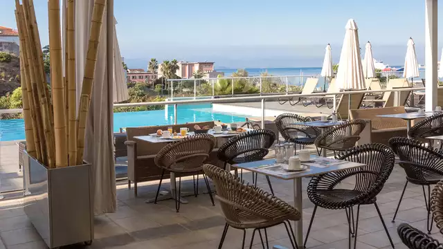 Escapada de sol con piscina, frente al mar, en Ajaccio