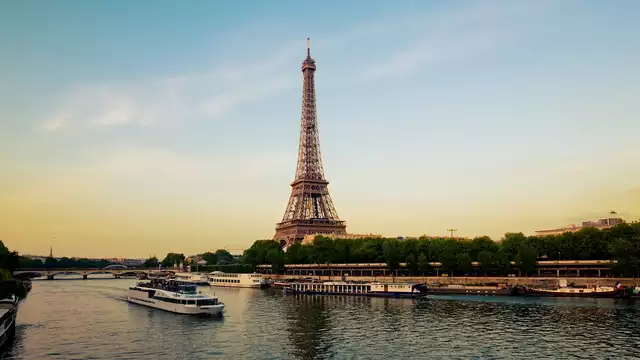 Escápate muy cerca de París y disfruta de un crucero por el Sena