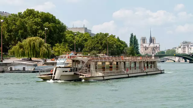 Estancia moderna y elegante con crucero por el Sena en Rueil-Malmaison.