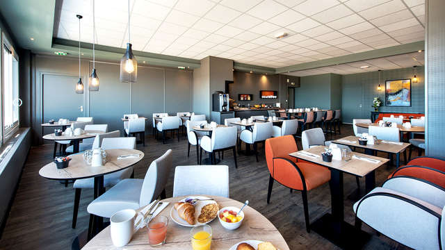 Restaurant La Plage Saint Marc Sur Mer