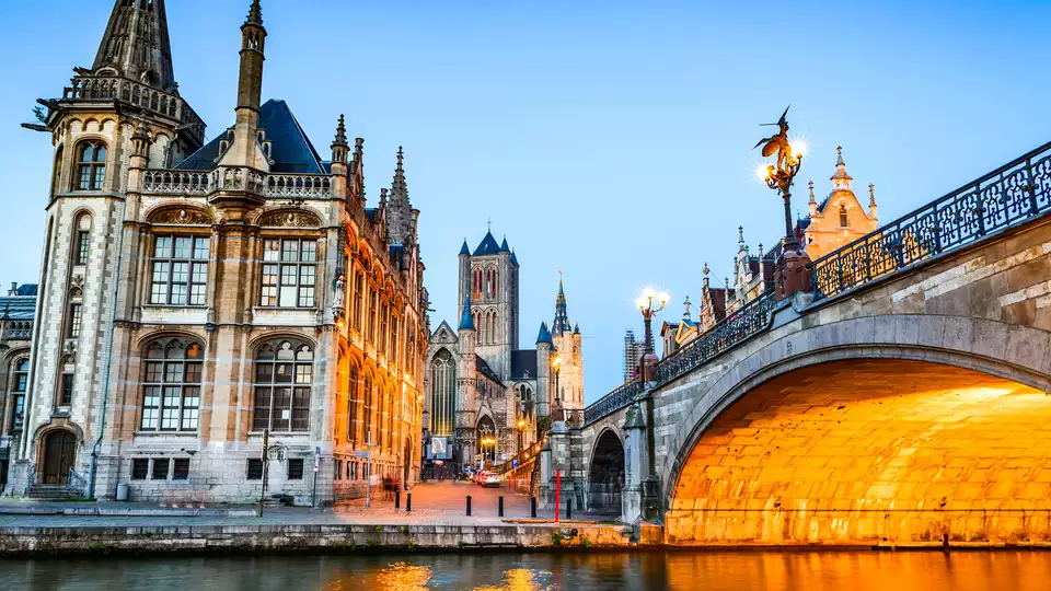Charmant uitje in Gent met zicht op de Sint-Niklaaskerk en de Sint-Michielsbrug