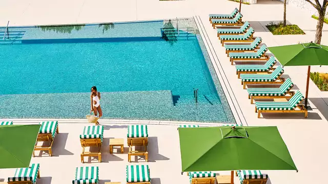 Escapade romantique avec sels de bain, cocktails et bien plus encore dans un complexe de luxe 5*