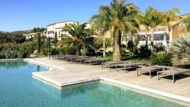 Escapada Premium en Suite con detalles románticos para sorprender a tu pareja