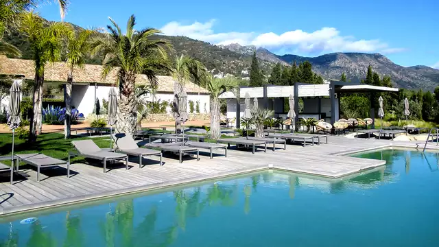 Escapada Premium en Suite con detalles románticos para sorprender a tu pareja