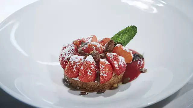 Escapade à deux : Dîner buffet gourmand et accès au spa près de Lyon
