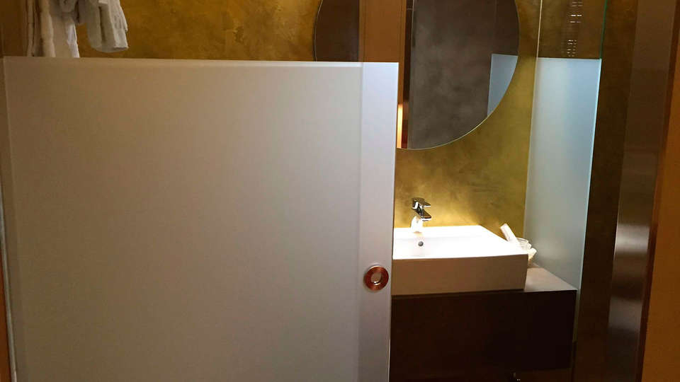 Hotel Los Patios - EDIT_bath2.jpg
